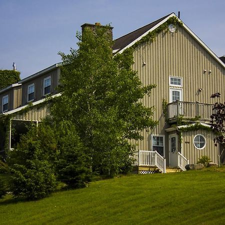 Chanterelle Inn & Cottages Featuring Restaurant 100 Km North River Bridge 外观 照片