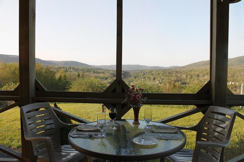 Chanterelle Inn & Cottages Featuring Restaurant 100 Km North River Bridge 外观 照片